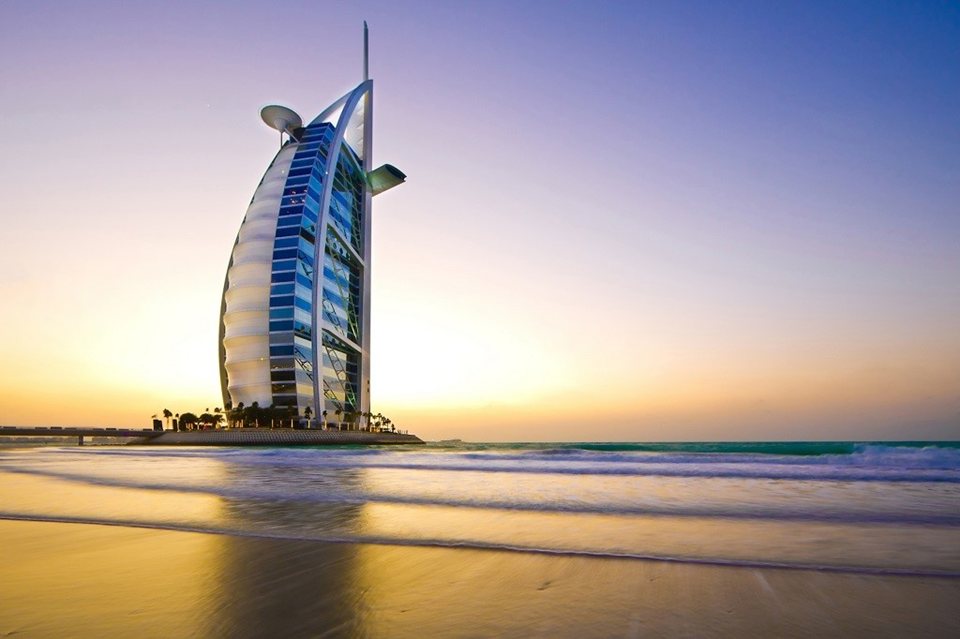  Khách sạn Burj Al Arab nổi bật, được xem là biểu tượng của Dubai